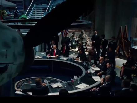 胜利结算-以色列与伊朗双赢,建国老来得子,这个世界谁在输? #硬核深度计划 #零基础看懂全球 #以色列 #伊朗 #美国 三家共赢的奇景。那么这种诡异的平衡,会持续很久吗?当然不会,对于伊朗的核计划,还是那句话,评估权永远在以色列手里,如今伊朗已经开始清理核设施。准备重新启动。这种亡国灭种的危险,以色列不可能坐以待毙。即使准备不够充分,以色列也会先发制人。而伊朗只要教士集团,仍把持经济命脉,只要 天课,胡姆斯滋养的不是公平而是特权,短暂的民族共识,不过是危机暂缓的假象。这场被核阴影与战火掩盖的阶级斗争,才是决定伊朗未来的真正战场。也将继续撕扯着中东的局势走向。所以,以伊冲突已经陷入了结构性矛盾的泥潭。如果伊朗核问题,未得到根本性解决,美国战略、伊朗内政等次要问题仍在联动发酵,中东局势的下半场还会继续,而且会愈演愈烈,我相信这个时间不会太远。