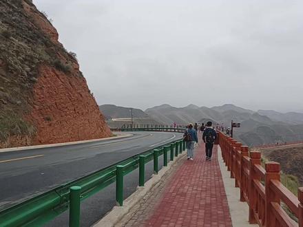 下雨天的水墨丹霞
#旅行推荐官 #现场实拍 #景点打卡 #旅行 #旅游