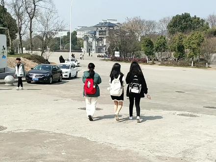 今天带大家到池州学院看看,了解一下这所大学和周围环境。