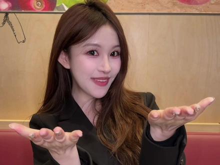 叔叔阿姨你们好 我是他伊对认识的女朋友 #伊对快速脱单#电子女友