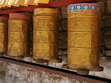 “那一世,转山转水转佛塔,不为修来世,只为途中与你相见。”#布达拉宫 #仓央嘉措 #西藏@DOU+小助手