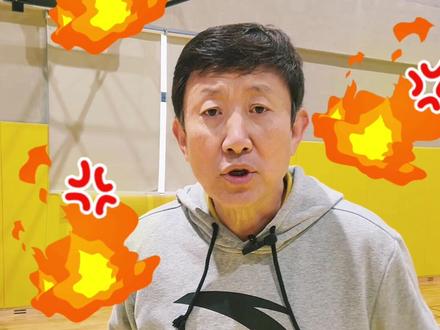 正确的基本功决定了球场上能力的上限,新手要学会结合观察分辨网上教学的对错。#篮球教学 #篮球技巧 #篮球基本功 #口袋运球
