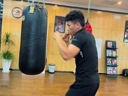 基本组合拳,大家可以用数字代替。反复训练学习,你也可以打出这么漂亮的#空击#拳击 #空击练习
