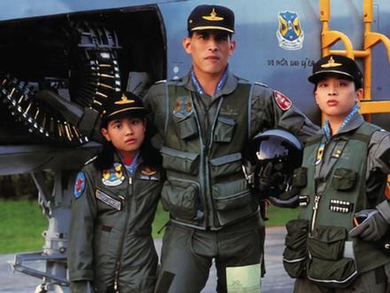 泰王拉玛十世哇集拉隆功有两个女儿,帕公主和思蕊梵公主均未婚 #泰国王室