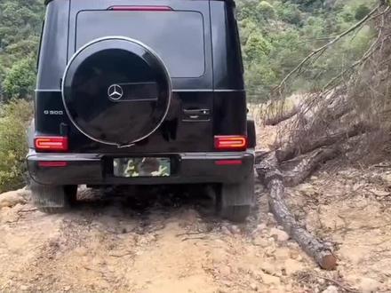 开完200万奔驰G500,再开110万仰望U8,根本不是一个档次别上当