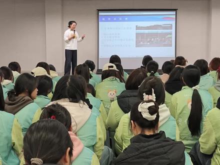 2026重庆长寿湖半程马拉松将于3月22日鸣枪开跑。目前,赛事志愿服务准备工作正在有序推进,已招募600名青年志愿者,并进入培训阶段。#马拉松 #比赛 #长寿湖 #志愿者