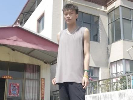 途中跑快慢的决定因素讲解以及一些简单训练方法 。正所谓一顿操作猛如虎 定睛一看原地杵 喊上你的好哥们练就完了#百米 #北体凡