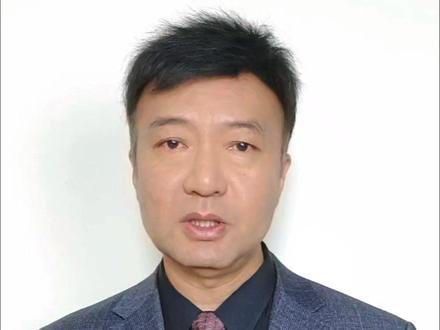 马拉松冠军即将冲线,竟被裁判强行拦停并带离