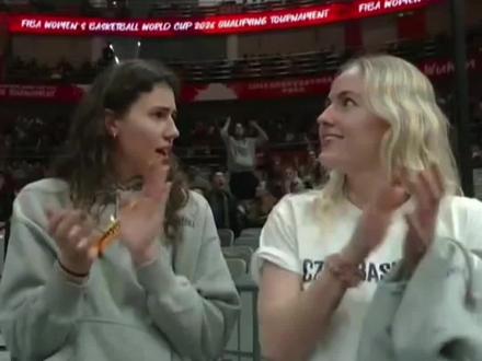 今晚中国女篮最忠实的“球迷”是捷克队😂#中国女篮战胜巴西