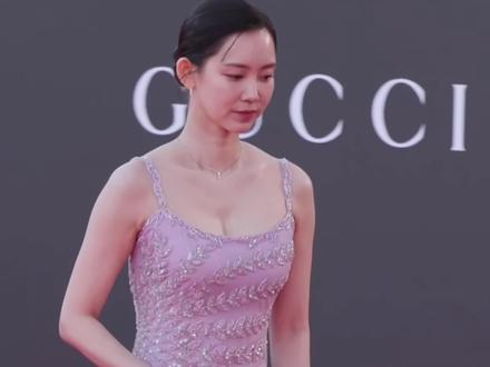 申贤彬红毯摔倒两次#申贤彬