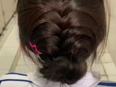 两种扎法的编发来咯~长发短发姐妹都能扎~新年搭配衣服青春减龄又少女~#真实生活分享计划 #发型 #编发教程 #手残党也能学会的发型 #新年发型