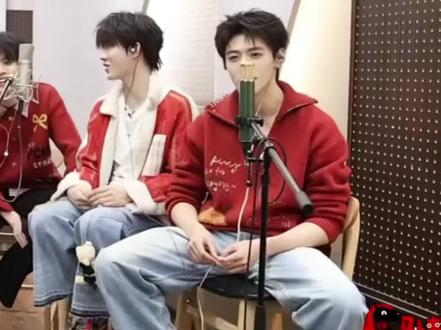 看干干脆脆谈恋爱
#朱苏 #棍铲 #朱志鑫苏新皓 #cp #情侣