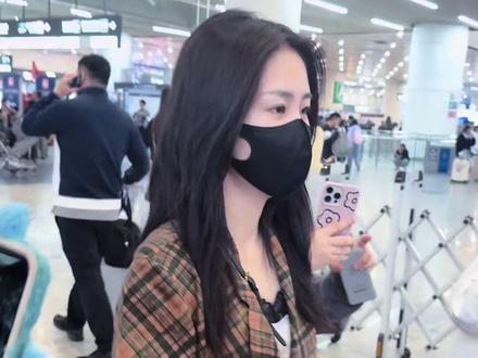 𝟐𝟔.𝟓.𝟑|北京南到达🚄
“杜松混合茉莉的风~”我的香宝宝!好好休息哦
(今天是沉浸式视频) #张碧晨#机场穿搭