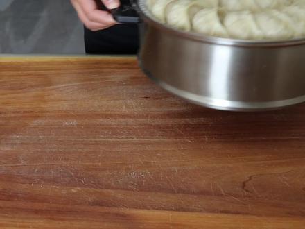 烫面大蒸饺好吃无技巧,和面比例是关键,柔软筋道凉了不硬 #蒸饺子 #大蒸饺 #美食 #创新 #饺子馅