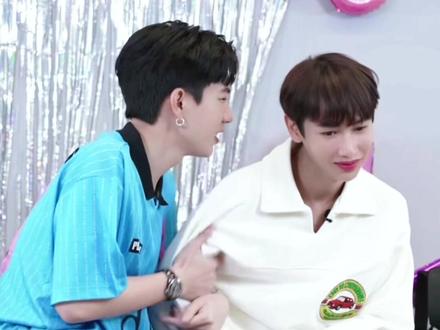#offgun #最甜情侣 #直播
皮奥夫 执着于 “你今晚睡哪里🤣”