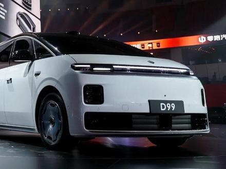 【D99续航杀疯了】
增程版:80.3度电+黑科技首发,纯电续航直接封顶念
纯电版:1000V+115度电芯,续航硬核拉满
出差/自驾?一把拿捏!#零跑十周年 #零跑D19 #零跑D99