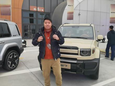 家庭新硬派,iCAR V27正式上市了,售价16.98-19.68万元,三个配置,两驱四驱都有。全系大容量电池包,猎鹰智驾,喜欢的赶紧试试吧!#iCAR #iCAR V27#新车上市