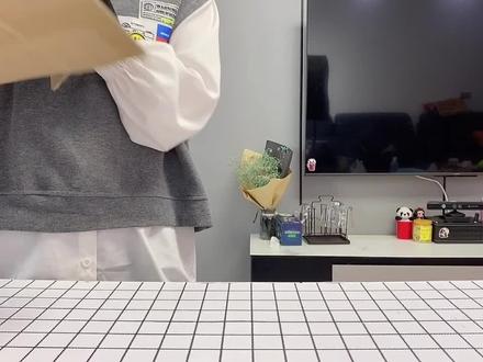 挑战穿多少双袜子,就吃多少钱美食,这是我全部的袜子!#美食趣胃计划