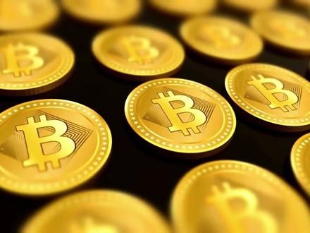 《美国金库“失宠”:黄金回流背后的大国安全博弈》 冷战时期为避核战风险,德、中、法等国将大量黄金存入美国,如今这一格局正被打破。德国1236吨黄金待归,源于对美国可能变卖储备的质疑、北约体系动荡的担忧,以及欧元稳定对黄金的需求;中国连续14个月增持黄金、减持美债,亦是对美元信用的理性回应。当俄罗斯资产冻结敲响警钟,黄金成为大国对冲风险的核心工具,德国的“取金”呼吁不仅是自身安全考量,更预示着全球储备体系向“黄金锚定”转型的深层趋势。#冷战 #黄金 #美元 #零基础看懂全球 #抖音二创激励计划