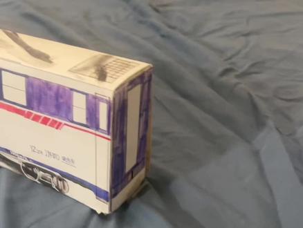 小伙捡了一沓钱#纸模火车 #火车模型