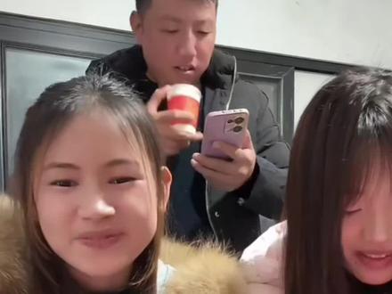 米米高兴的不得了@哈尼族李晴悦 @木工李哥在老挝