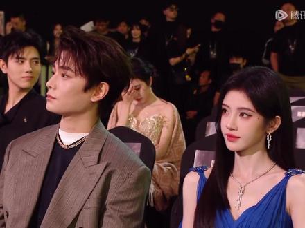 镜头一晃两张权威的脸出现了!!!
#鞠婧祎#丁禹兮#星光大赏