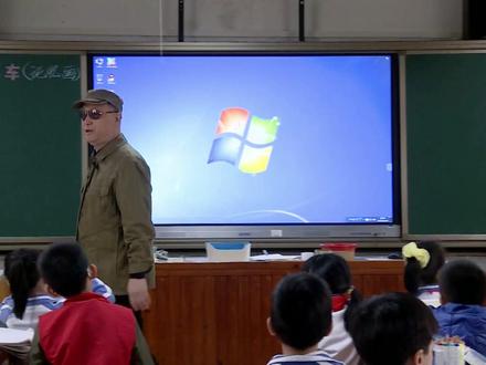 师生一起学画蒸汽小火车,画面效果令孩子们自信心爆棚。 #快乐学习快乐成长 #可爱的学生