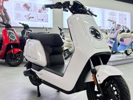 NS one#小牛电动
✨小牛NS One,灵犀转把+TCS,通勤代步,稳就完事!
✨735mm低座高+26L大座桶,小牛NS One,小个子女生通勤首选!
✨ 2千档顶配电摩,小牛NS One,有TCS、能倒车、续航够,闭眼入!#NSone #小牛电动代言人 #吴磊、#宋雨琦