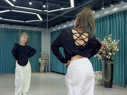 教程来咯!继续花开😄继续舞~#新舞来袭 #一路花开 #原创编舞 #一学就会系列 #慢速镜面分解 @DOU+小助手 @抖音小助手