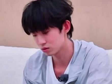 #范丞丞黄新淳演我和诡秘 范丞丞:让你们熬夜跟害你们似的!都给我续火花然后出来玩#范丞丞#黄新淳#白敬亭#明星