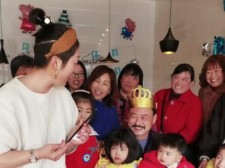 切蛋糕顺口溜来一段,祝愿老哥60岁生日快乐,福如东海,寿比南山!#记录幸福时刻 🎂 🎉🎉🎈🎈👏👏👏