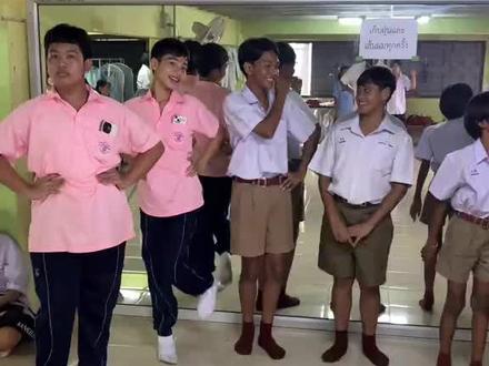 泰国的小学生也是充满自由的气息🤣 #泰国文化 #泰国变性文化 #泰国性文化 @抖音小助手 @抖音站外激励计划 @DOU+小助手 @抖音作者助手