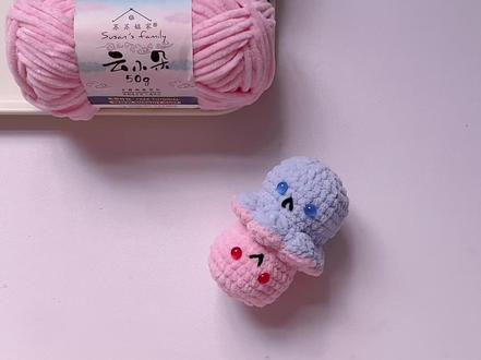 情绪小章鱼上线啦…… 🧶:云小朵@趣织社 毛线手工编织
色号:01、07
#挂件钩织教程 #学会快去试试吧🔥 #零基础教学 #包包挂件饰品 #钩针玩偶
