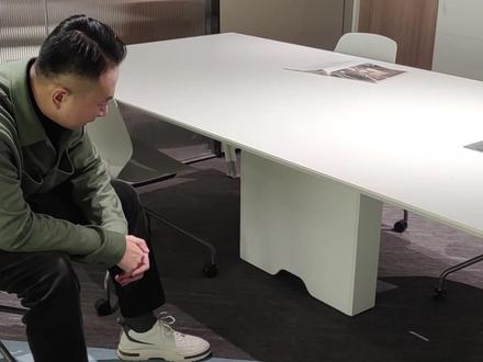 办公室里放一款尺寸小又不占地方的会议桌吧!可以放在小会议室里做会议桌,也可以放在员工区做临时会议桌。#小尺寸会议桌 #小会议桌 #小型会议桌 @抖音小助手