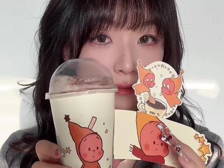 喜茶新品 星星人 提拉米苏英红 少少少甜OK的,味道很熟悉~#颓式碎碎念 #小姜秘制 #喜茶 #小姜今天喝点啥 #奶茶测评