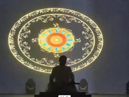 梵音
指佛的声音,佛的声音有五种清净相,即正直、和雅、清彻、深满、周遍远闻,为佛三十二相之一。
指读经的声音。
梵音泛指佛音是使人清醒、宁静的声音。