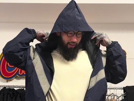 这件美式训练夹克 非常复古帅气!
#复古夹克 #美式夹克 #马登工装 #切力泵 #史宇靖