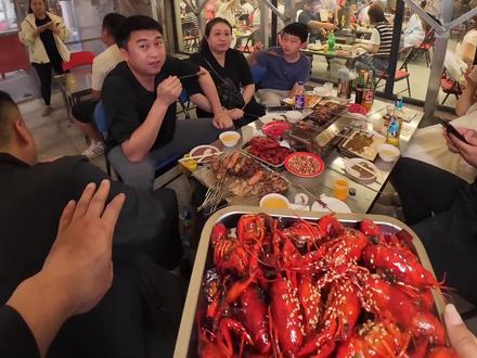 各位衣食父母,脑筋急转弯,为什么舅舅不好当?#脑筋急转弯 #烧烤