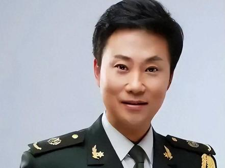 55岁军旅歌王耿为华:二婚病妻成“药罐子”,他靠短视频自救还是真爱?