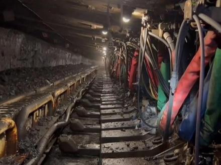 综采工作面三机一架联动配合,采煤推溜移架,大观#大型机械 #矿山机械 #煤矿设备