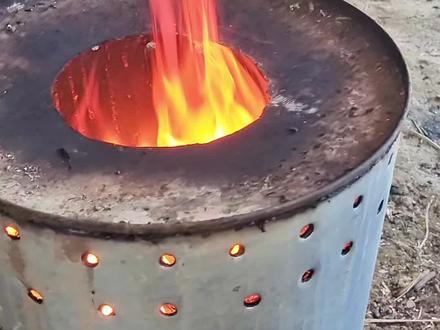 铁桶五块钱,用时10分钟自制无烟柴火炉,成功