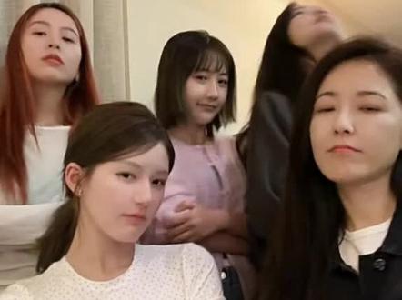 这群活宝在做什么?笑死我了哈哈哈
#赵露思 #闺蜜👭👭 #可爱 #姐妹们一起美美哒 #好闺蜜闺蜜