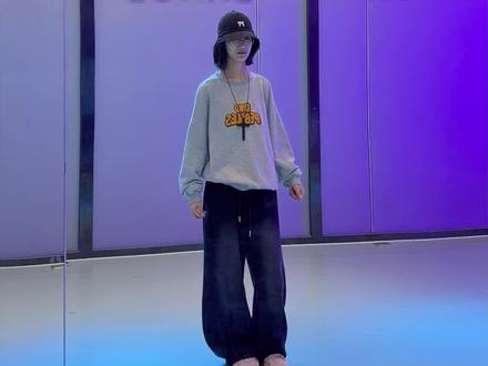 就这个focus进行曲爽!!!
不会放过心妹的任何一支进行曲
#focus进行曲#kpop#heartstohearts#舞蹈随拍记录 #翻跳