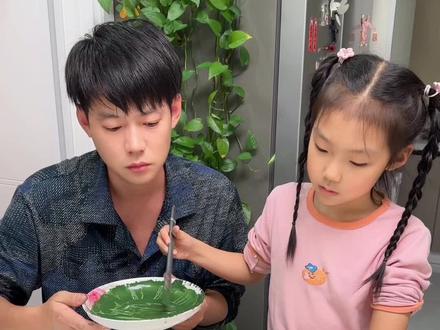 我姑娘说快过年了送给大家一幅画 两分钟就搞定了 和我说这是有寓意的 你们感觉这个行吗