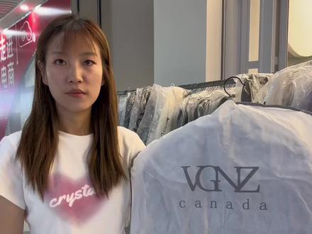 他家每次下货都秒没 休闲小众设计风 品质无敌 拿过的小伙伴都知道它家自带流量 直播间引流神器#尾货批发 #孤品捡漏 #服装尾货 #进货渠道 #网红尾货批发