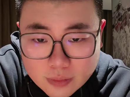 吕严盘点了一些喜人关系,吕严和喜人们都很熟,关系都很好,除了和土豆关系一般。提到了李飞、王建华、松天硕、教主刘旸、李明磊、张呈…… #喜人 #爆笑综艺 #胖达人 #喜人奇妙夜