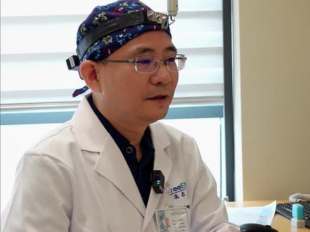 小宝宝经常鼻塞,很多家长不知道如何处理……
1.先喷少量生理性盐水湿润鼻腔;
2.用婴儿棉签或者是圆钝的小夹子把内容物夹出来,大家也可以按需购入吸鼻器。
#医学科普 #医者仁心 #诊室日常 #宝宝鼻塞 #鼻塞