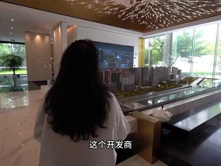 西安碧桂园云顶一期小区交付近两年,4号楼、11号楼下的化粪池却始终未接入市政管网,导致粪水频繁外溢。#碧桂园 #粪水 #倒灌 #谁之责