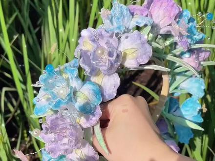 💦扭扭棒|怎么会有这么仙的鸢尾花环~ 和花花一起做一个鸢尾花环,走出去拍美照吧~
#抖音宝藏生活家 #手工人的奇思妙想 #扭扭棒 #我的手工日常 #鸢尾花环