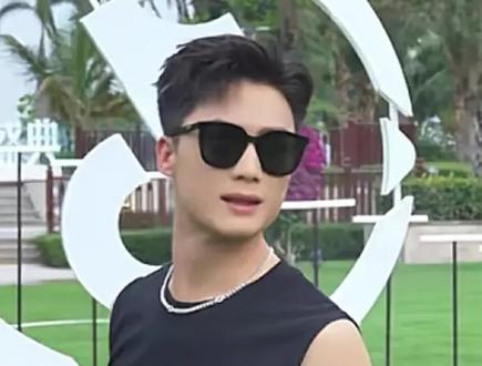 @@昊文🍊星城 @昊文生活号🍊 有时间的话,耐心看完,对他我可能关注时间只有四个月,但是我一点点看到了他在做什么,我相信我的眼光错不了。这个视频可能没那么全面,着急忙慌做的可能也没那么完美,但是足够说明我的眼光很好!看人错不了#昊文星城的圈子